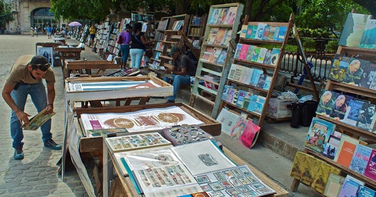 Book sellers in Havana