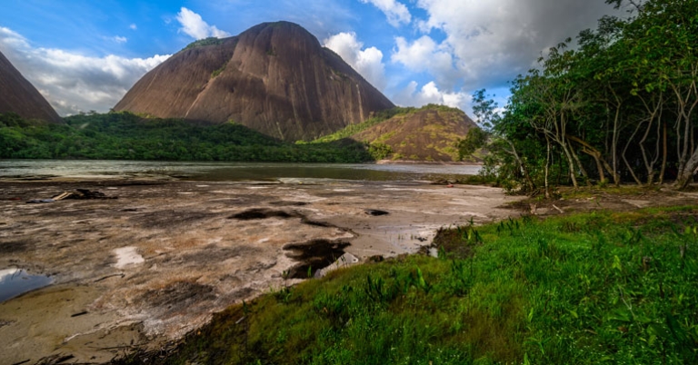 Cerros de Mavecure in Guainía