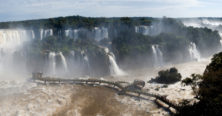 Salto Santa María boardwalk in Iguazú Falls