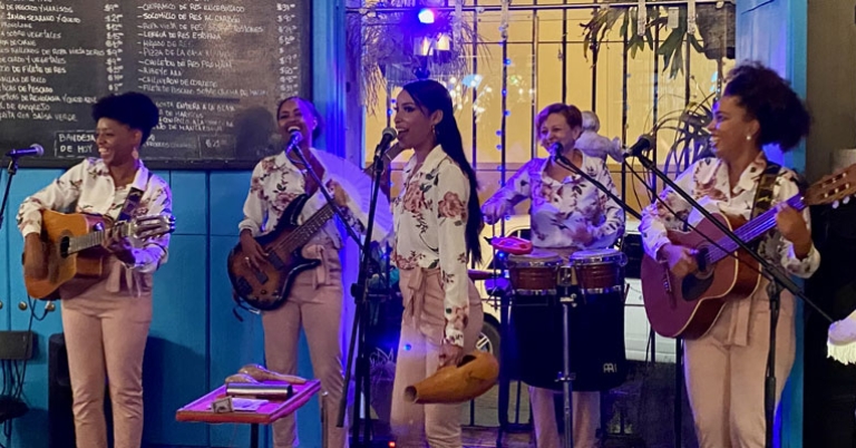 Musicians at Al Carbon restaurant