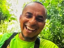 Selfie of Holbrook guide Iván Castillo in the rainforest.